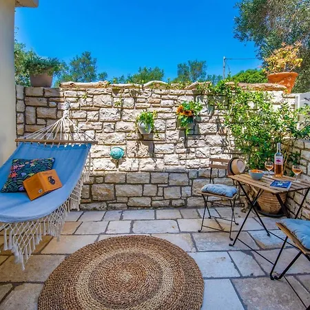 Acacia By Aglaia V Holiday home *