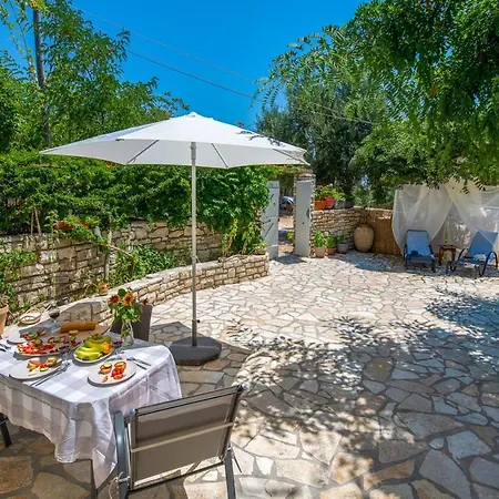 Acacia By Aglaia V Holiday home *